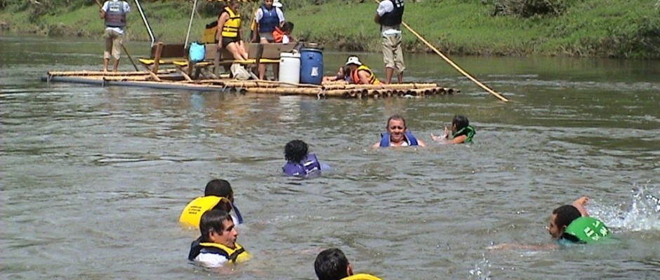 Etapas de nado y diversion en el Rio la Vieja Fuente: balsaje.info